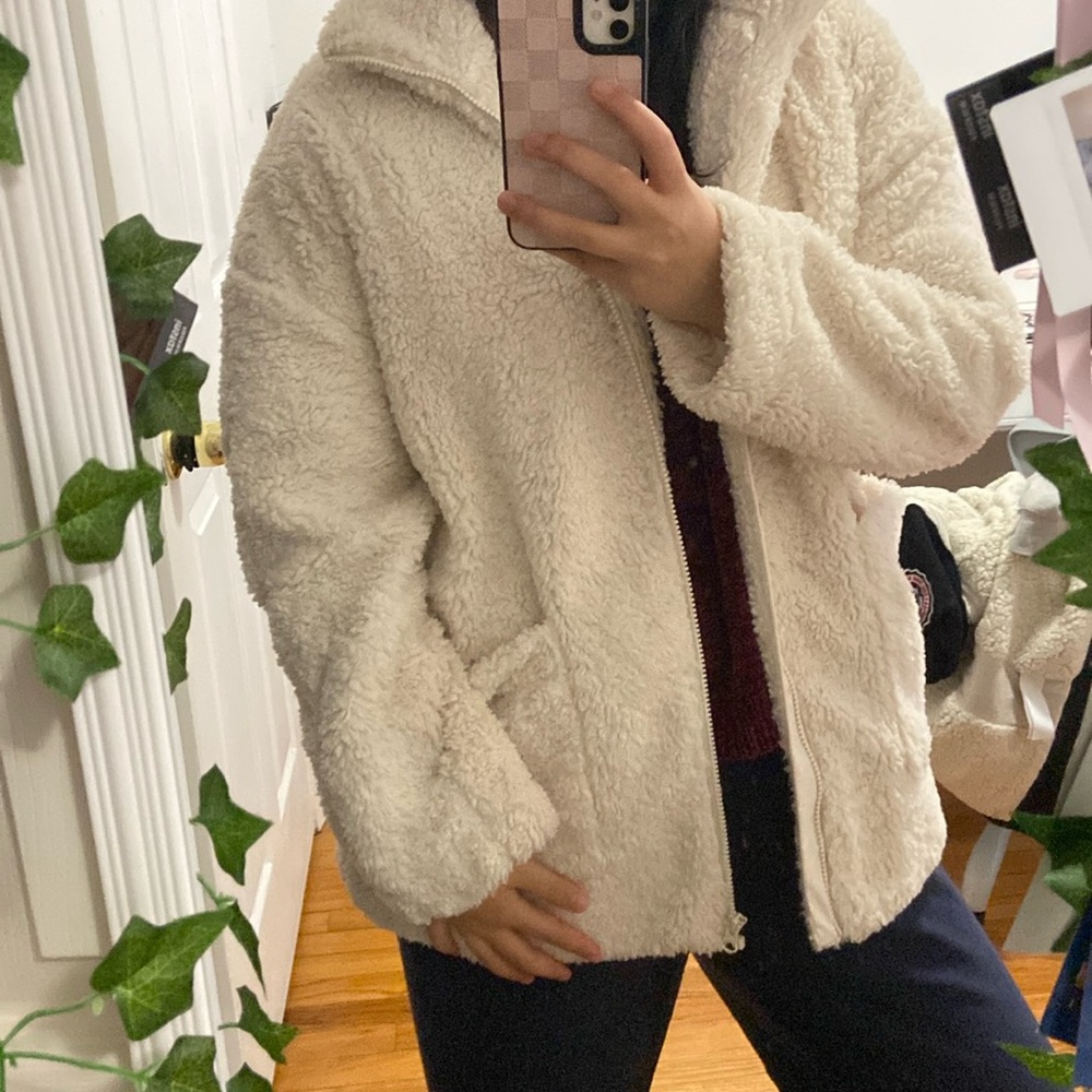 lou & gray fluffy white jacket. pockets on both sides